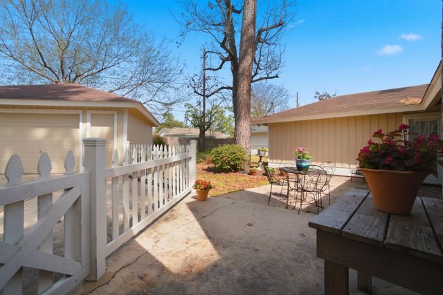 218 Tree Trunk Drive, Spring, TX 77388