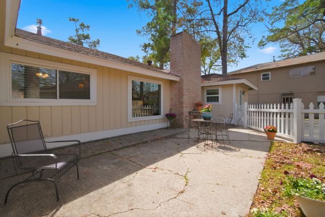 218 Tree Trunk Drive, Spring, TX 77388