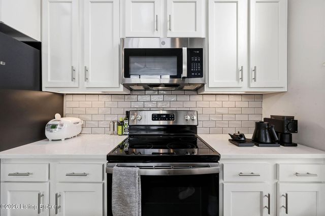 10906 Cole Thompson Ln, Jeffersontown, KY 40299