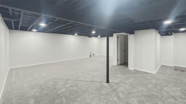 28423 Flanders Avenue, Warren, MI 48088