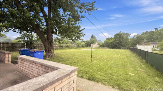 28423 Flanders Avenue, Warren, MI 48088