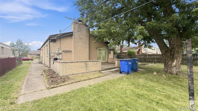 28423 Flanders Avenue, Warren, MI 48088