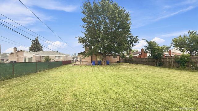 28423 Flanders Avenue, Warren, MI 48088