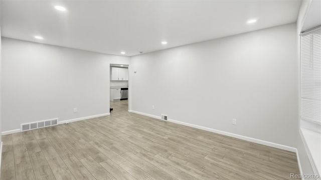 28423 Flanders Avenue, Warren, MI 48088