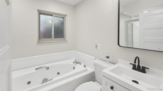 28423 Flanders Avenue, Warren, MI 48088