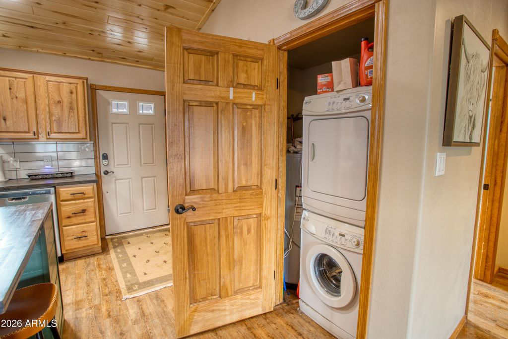 Image 10 of property listing at 2342 S BUFFALO Loop, Overgaard, AZ 85933