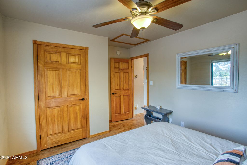 Image 16 of property listing at 2342 S BUFFALO Loop, Overgaard, AZ 85933