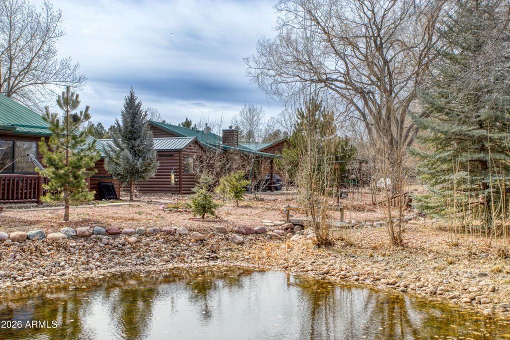 Image 25 of property listing at 2342 S BUFFALO Loop, Overgaard, AZ 85933