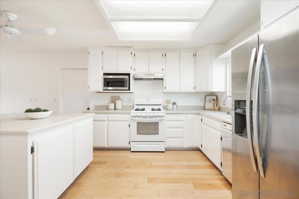 Image 15 of property listing at 448 W Redondo, Oceanside, CA 92057