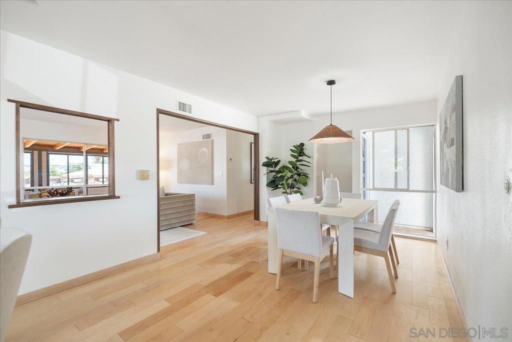 Image 4 of property listing at 448 W Redondo, Oceanside, CA 92057