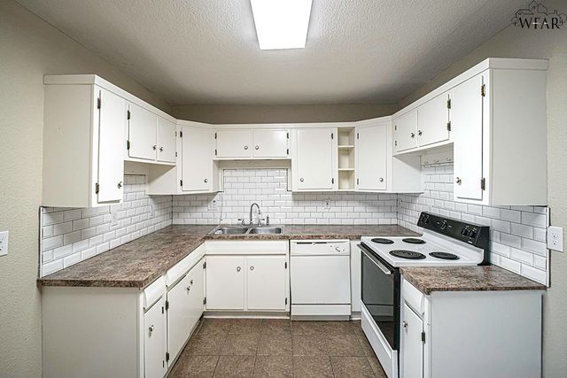 110 DEVONSHIRE DRIVE, Wichita Falls, TX 76302