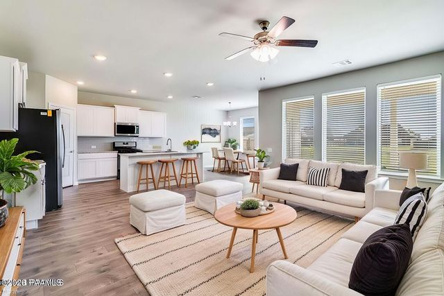 115 Rue Chateau Royal Drive, Youngsville, LA 70592