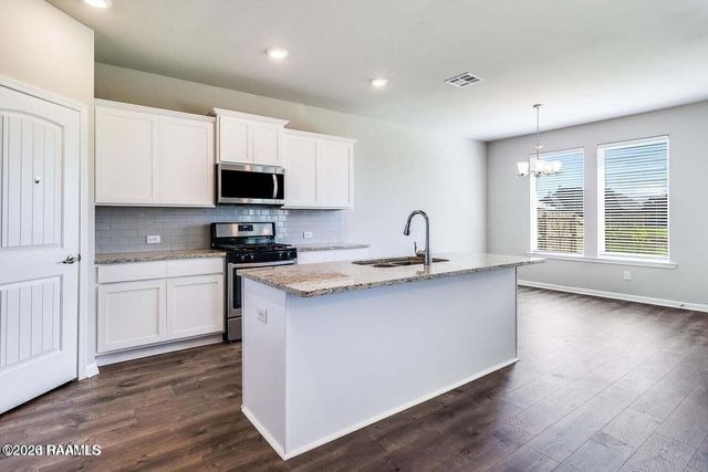 115 Rue Chateau Royal Drive, Youngsville, LA 70592