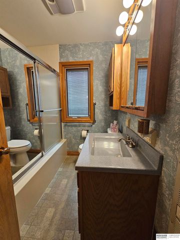 3124 S 42nd Street, Omaha, NE 68105