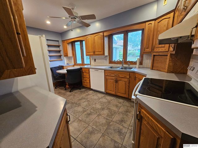 3124 S 42nd Street, Omaha, NE 68105