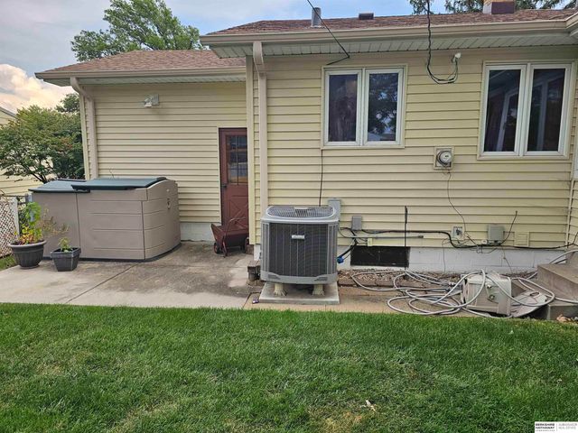 3124 S 42nd Street, Omaha, NE 68105