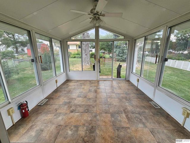 3124 S 42nd Street, Omaha, NE 68105