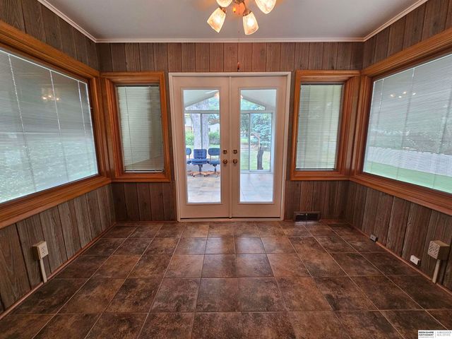 3124 S 42nd Street, Omaha, NE 68105