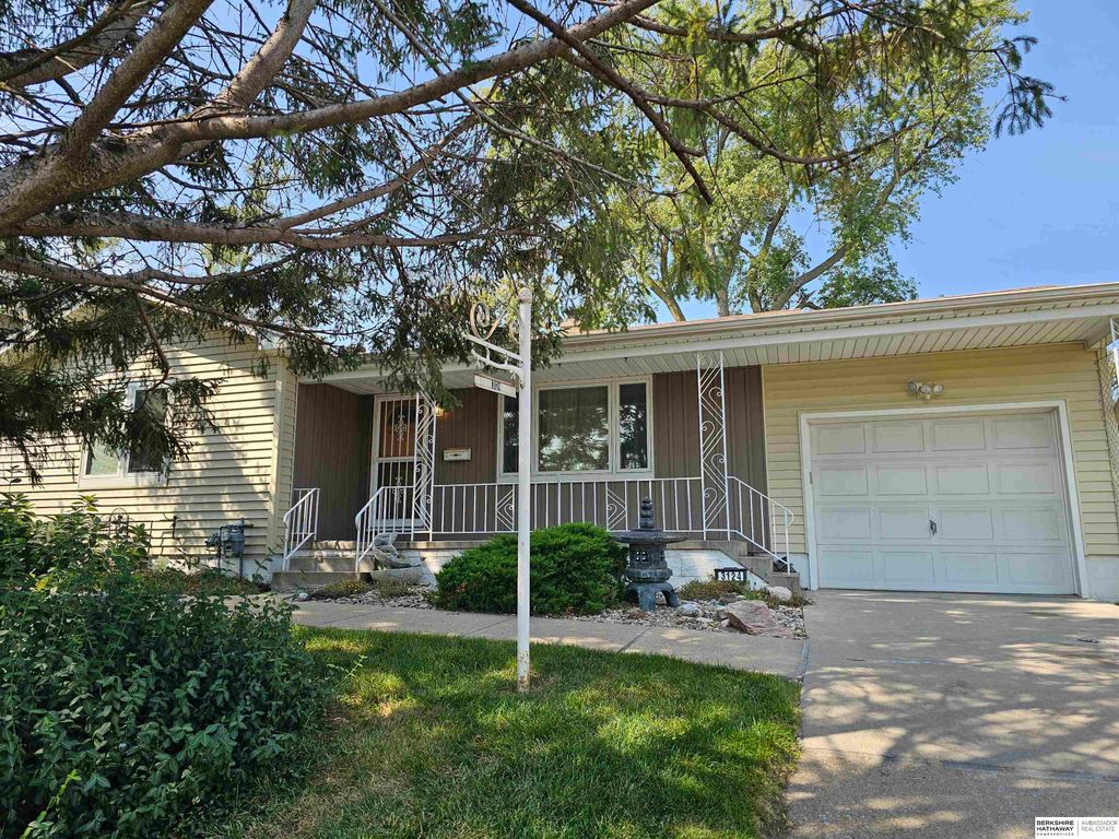 3124 S 42nd Street, Omaha, NE 68105