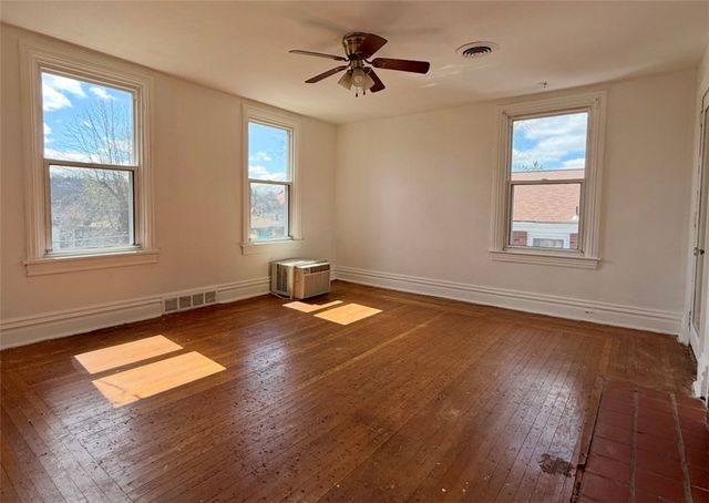 3672 Myrtle Ave, Castle Shannon, PA 15234