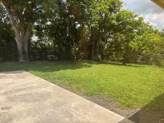 1563 40th Street, West Palm Beach, FL 33407