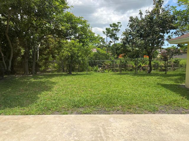 1563 40th Street, West Palm Beach, FL 33407