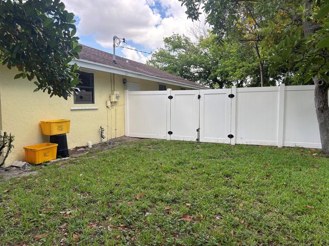 1563 40th Street, West Palm Beach, FL 33407