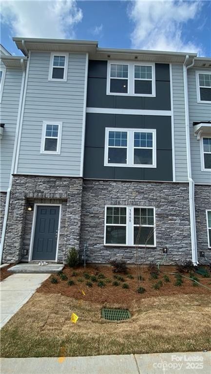 3860 Memorial Parkway 27, Charlotte, NC 28217