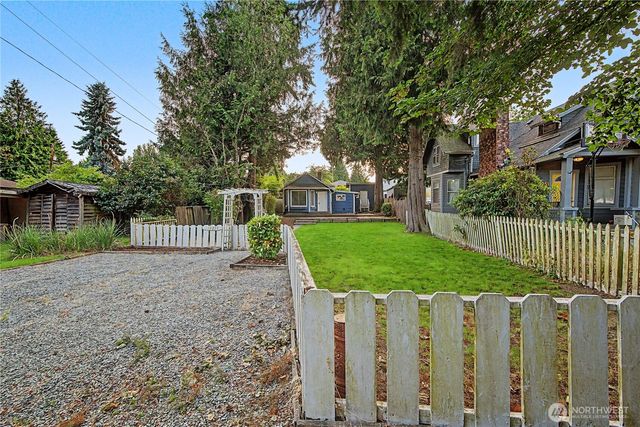 10255 41st Avenue SW, Seattle, WA 98146