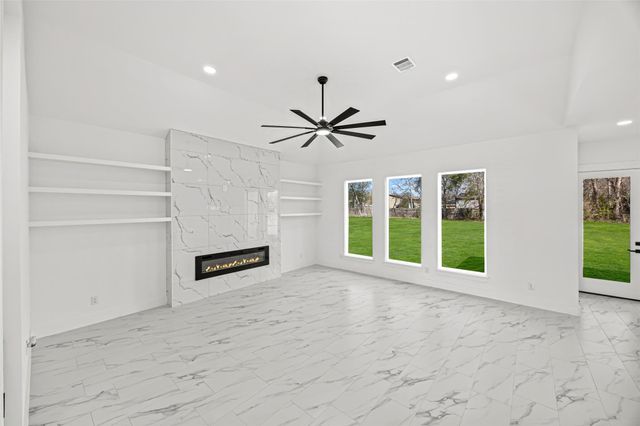 1519 Waco St, Dayton, TX 77535