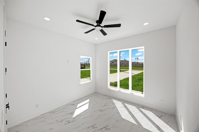1519 Waco St, Dayton, TX 77535