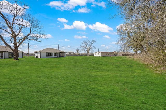 1519 Waco St, Dayton, TX 77535
