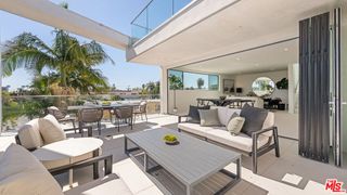 621 N Kings Road 3, West Hollywood, CA 90048