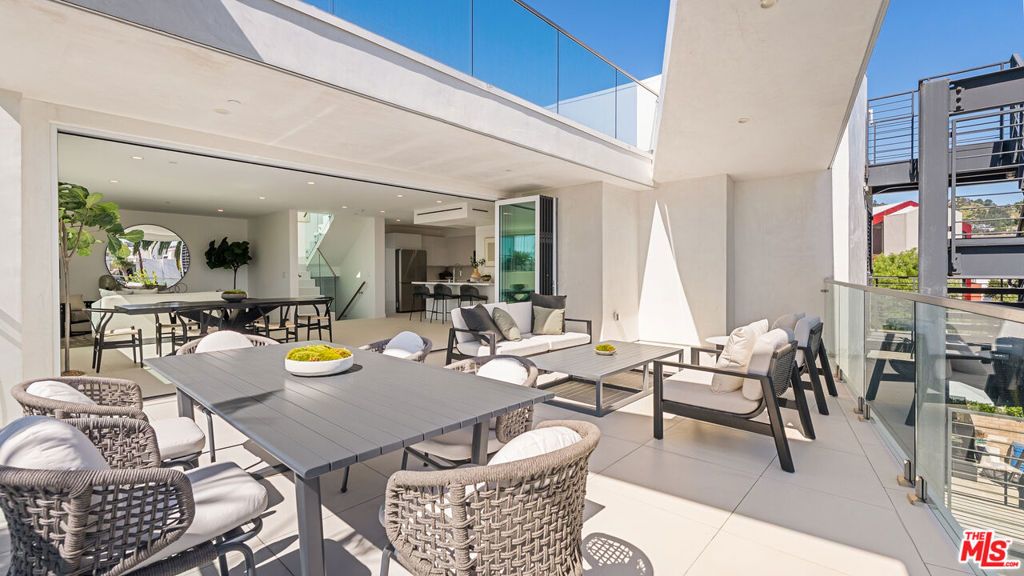 Image 11 of property listing at 621 N Kings Road 3, West Hollywood, CA 90048