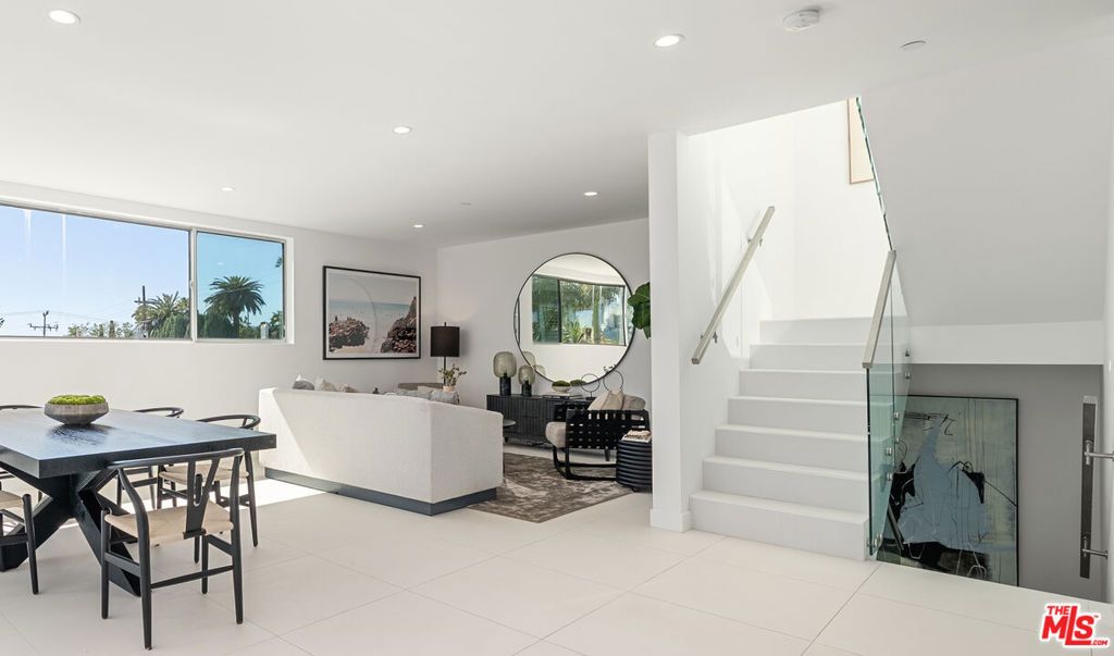 Image 13 of property listing at 621 N Kings Road 3, West Hollywood, CA 90048