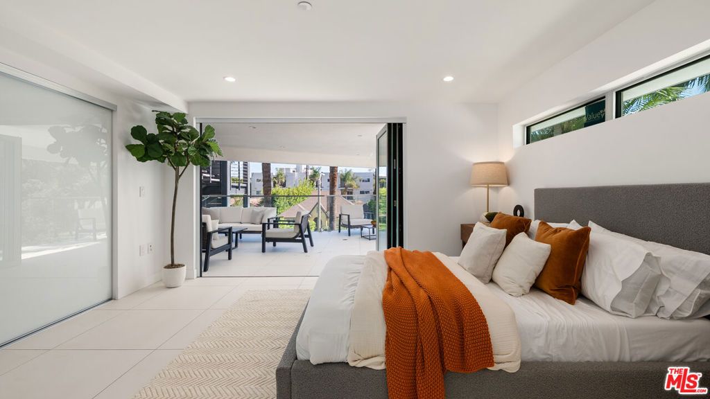 Image 17 of property listing at 621 N Kings Road 3, West Hollywood, CA 90048