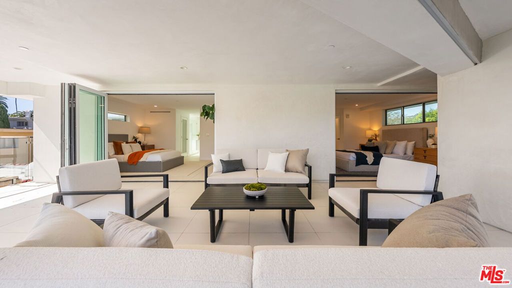 Image 20 of property listing at 621 N Kings Road 3, West Hollywood, CA 90048