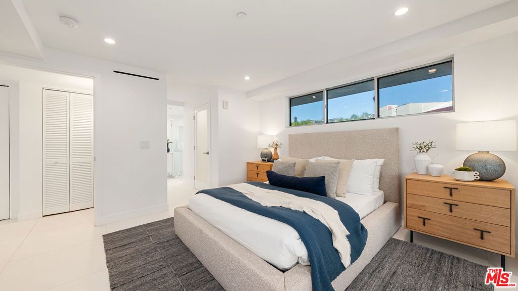 Image 22 of property listing at 621 N Kings Road 3, West Hollywood, CA 90048