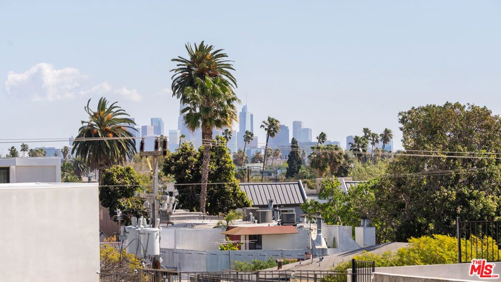 Image 28 of property listing at 621 N Kings Road 3, West Hollywood, CA 90048