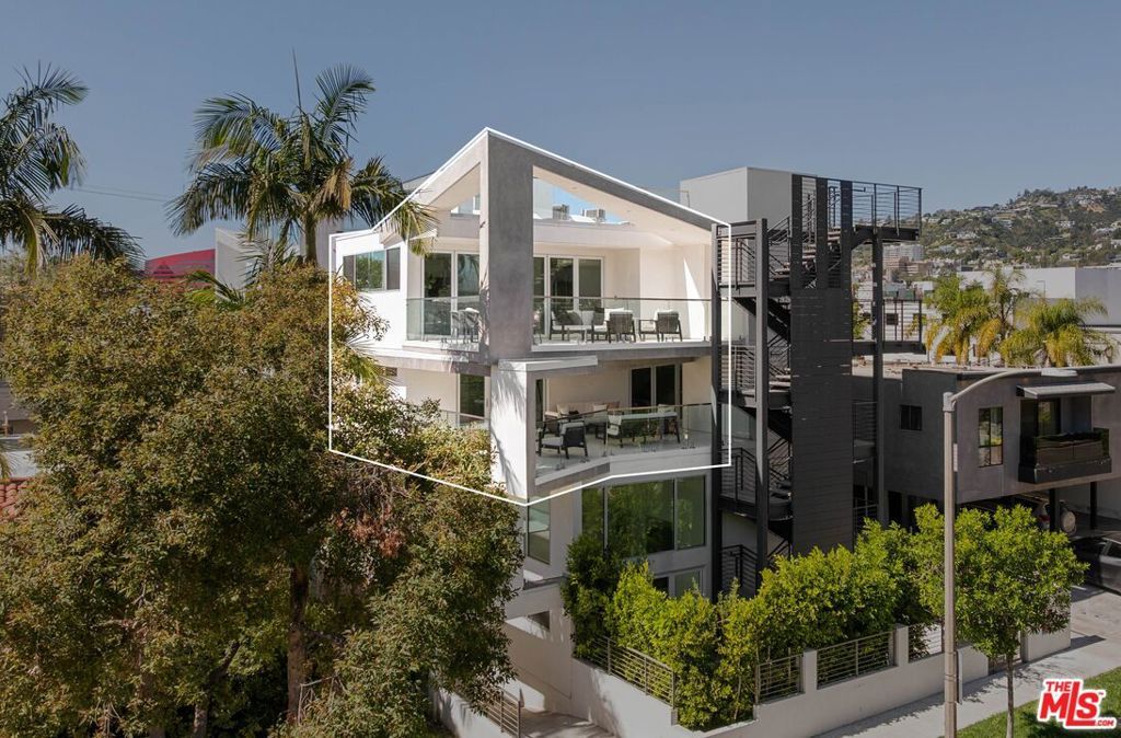 Image 30 of property listing at 621 N Kings Road 3, West Hollywood, CA 90048
