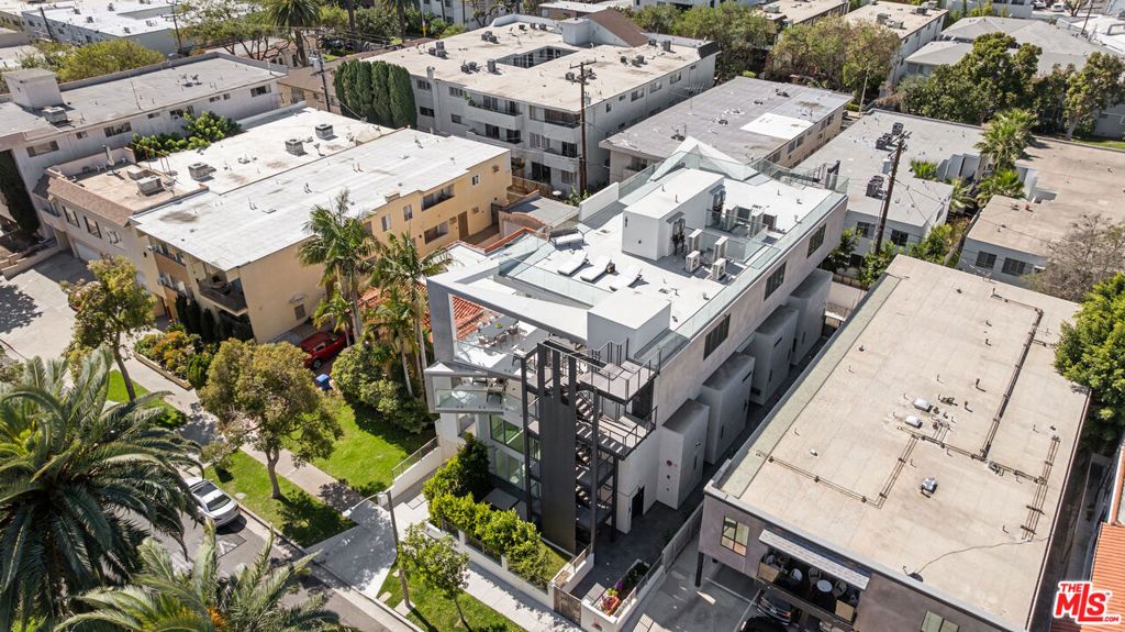 Image 31 of property listing at 621 N Kings Road 3, West Hollywood, CA 90048