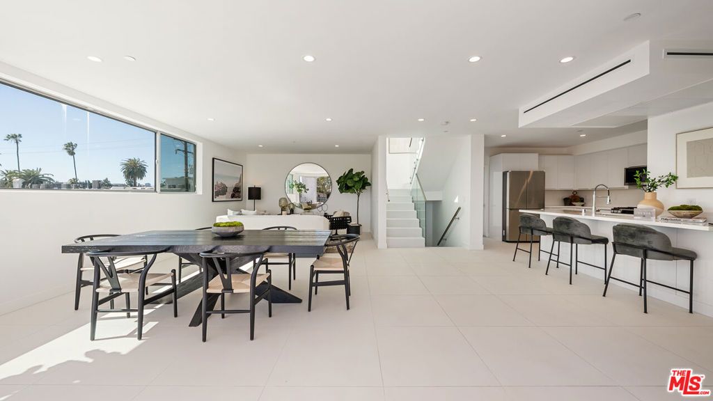 Image 4 of property listing at 621 N Kings Road 3, West Hollywood, CA 90048