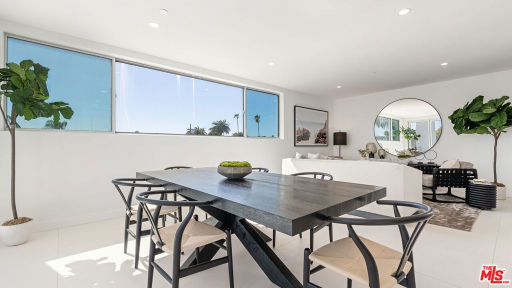 Image 5 of property listing at 621 N Kings Road 3, West Hollywood, CA 90048