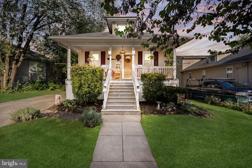 111 S PINE AVE, MAPLE SHADE, NJ 08052 — exterior