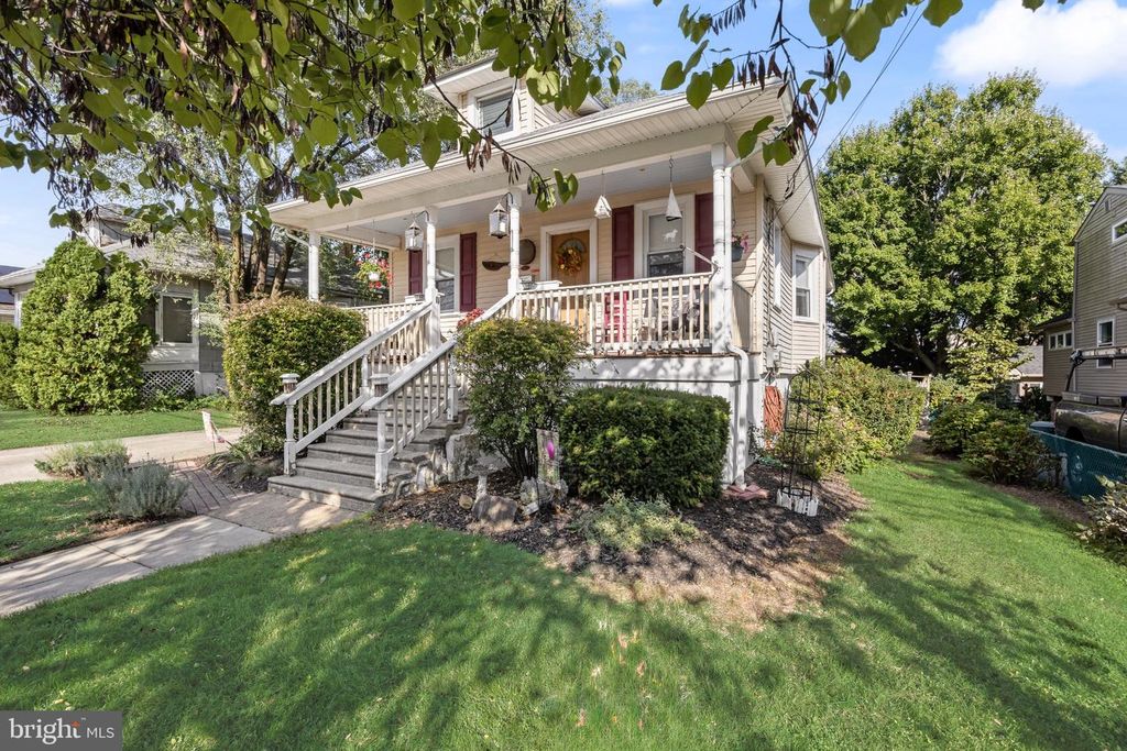 111 S PINE AVE, MAPLE SHADE, NJ 08052 — photo 2