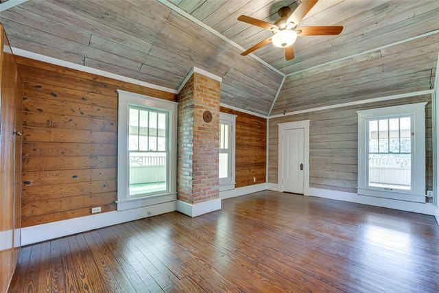 210 W Elm Street, Winnsboro, TX 75494