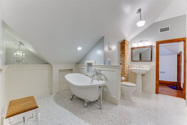 210 W Elm Street, Winnsboro, TX 75494