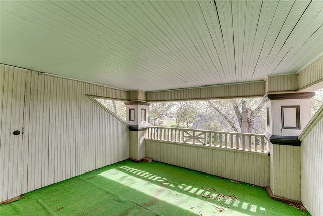 210 W Elm Street, Winnsboro, TX 75494