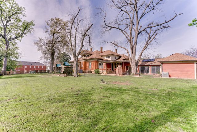 210 W Elm Street, Winnsboro, TX 75494