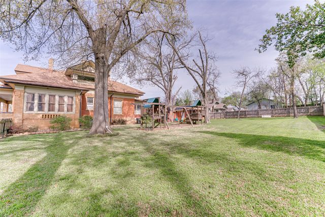 210 W Elm Street, Winnsboro, TX 75494